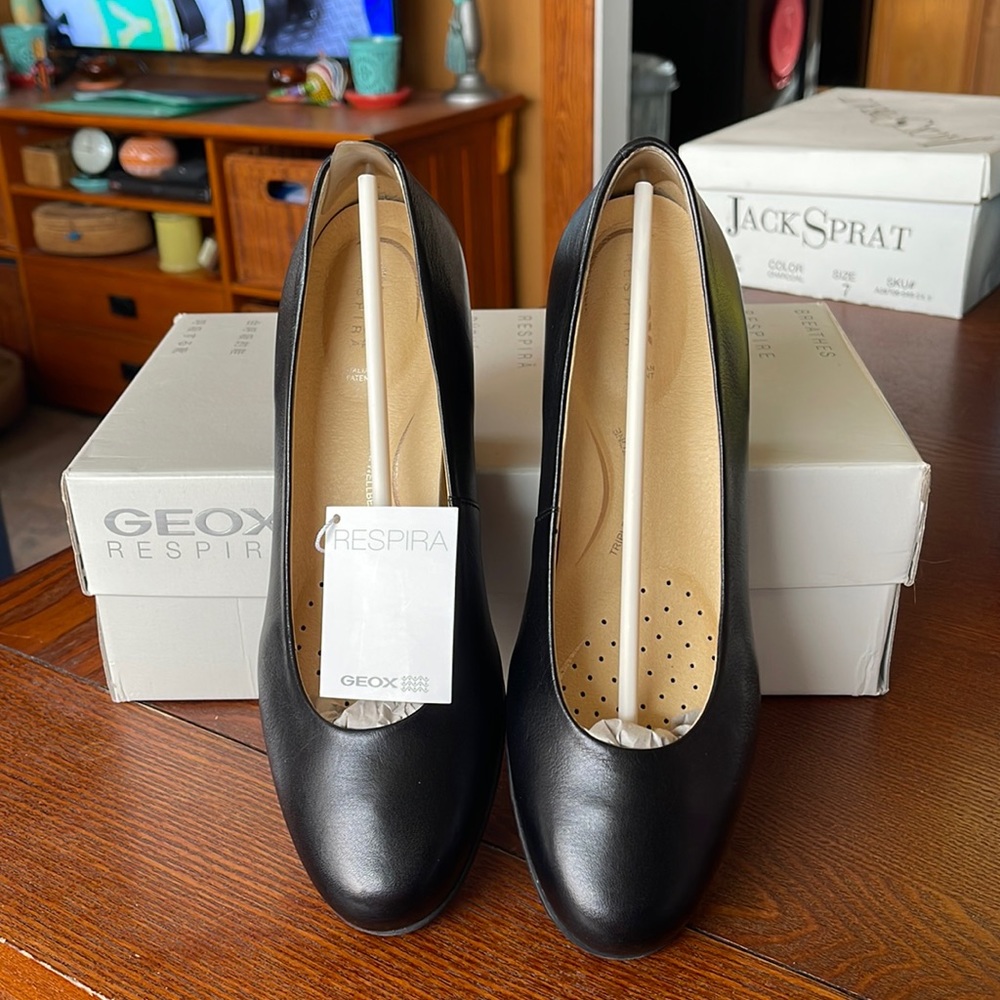 Geox Respira Nappa Block Heel Leather Pumps